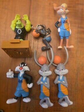 Space Jam Lot Of 9 Action Figures Sylvestor, Bugs Bunny, Lola, Wiley Coyote
